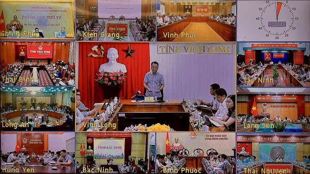 Phiên họp được kết nối trực tuyến từ trụ sở Chính phủ đến trụ sở Ủy ban nhân dân các tỉnh, thành phố.