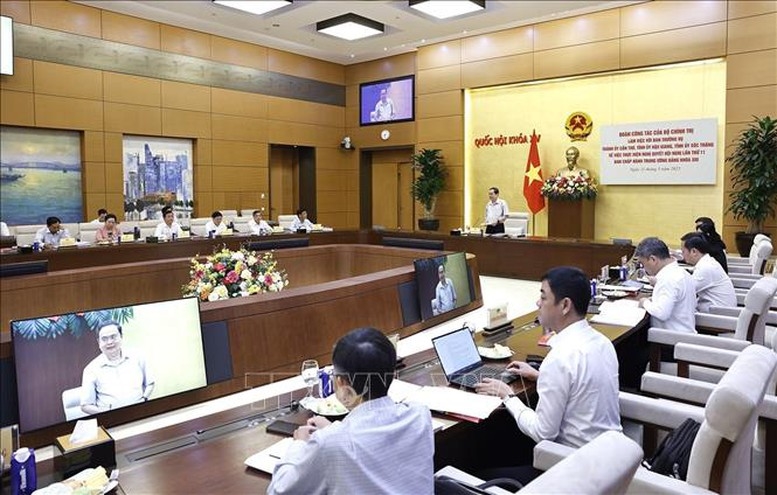 Chủ tịch Quốc hội Trần Thanh Mẫn làm việc với Ban Thường vụ Thành ủy Cần Thơ, Tỉnh ủy Hậu Giang, Tỉnh ủy Sóc Trăng về việc thực hiện Nghị quyết Hội nghị lần thứ 11 Ban Chấp hành Trung ương Đảng khóa XIII. Ảnh: TTXVN