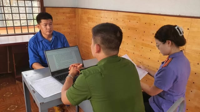 Anh 1: Đối tượng Bạch Biên Hòa tại cơ quan điều tra