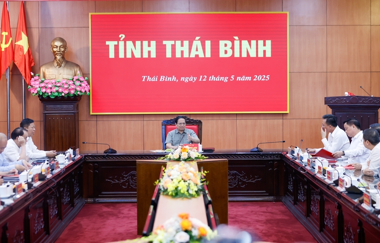 Thủ tướng nhấn mạnh tỉnh cần lấn biển để có không gian mới cho khu kinh tế, hạ tầng, công nghiệp để phát triển bứt phá - Ảnh: VGP/Nhật Bắc