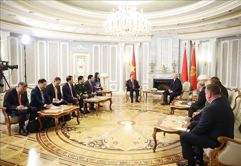 Tổng Bí thư Tô Lâm hội đàm hẹp với Tổng thống Belarus A.Lukashenko. Ảnh: TTXVN