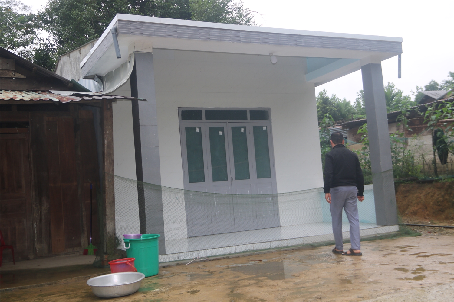 Phước Sơn đẩy mạnh giải ngân hỗ trợ xóa nhà tạm, nhà dột nát cho hộ nghèo.