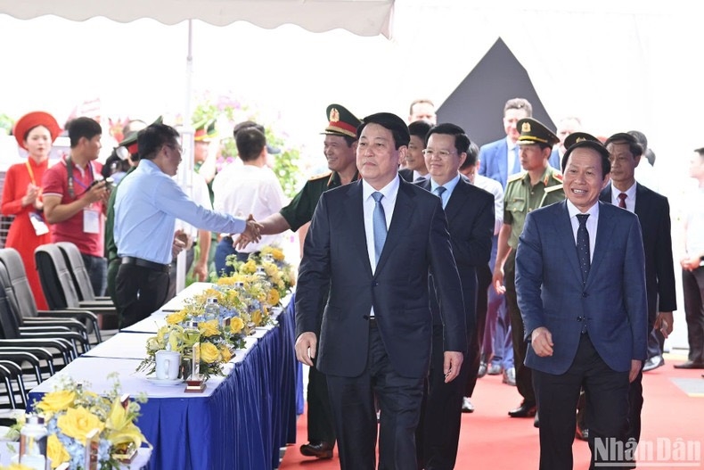 Chủ tịch nước Lương Cường dự lễ khánh thành.