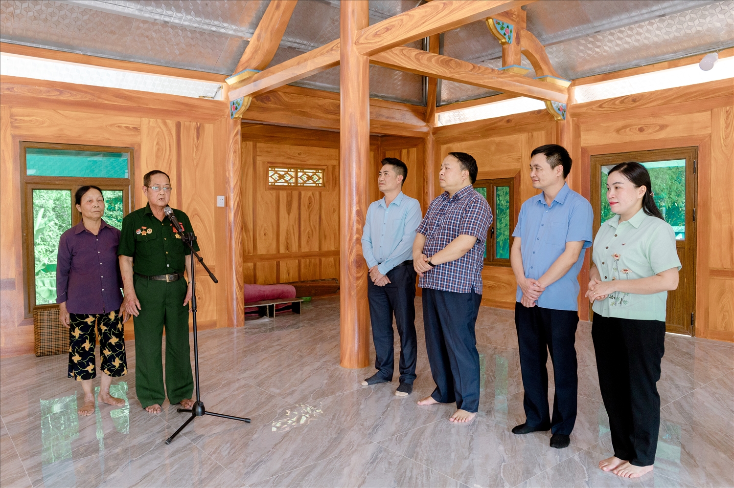 Được đón nhận căn nhà mới, ông Nguyễn Viết Đôn chia sẻ: Từ số tiền được hỗ trợ và số tiền tích góp của gia đình, cùng với sự hỗ trợ của các tổ chức chính trị - xã hội, sự chung tay góp sức của bà con Nhân dân trong xã đã giúp gia đình tôi xây dựng căn nhà mới khang trang. Tôi xin được gửi lời cảm ơn tới Đảng và Nhà nước và sự quan tâm của các cấp chính quyền