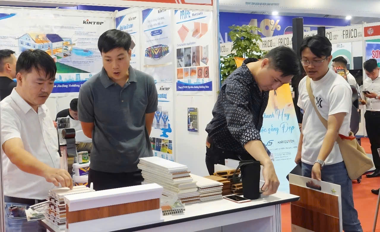 Sản phẩm trưng bày tại triển lãm Sản phẩm trưng bày tại triển lãm