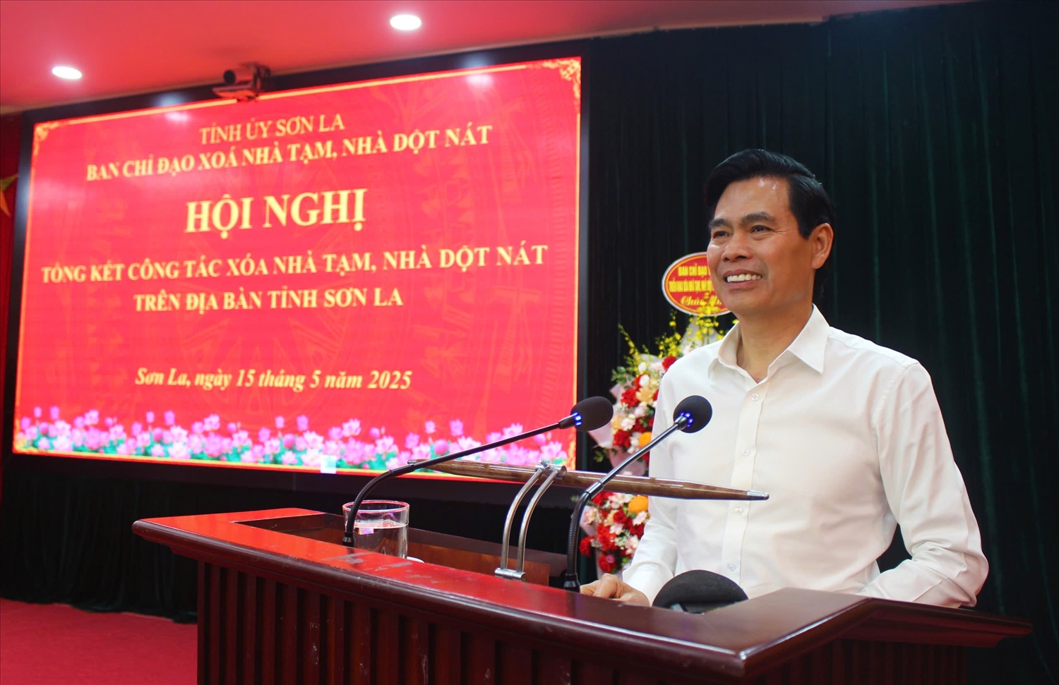 Ông Hoàng Quốc Khánh, Bí thư Tỉnh ủy, Trưởng Ban Chỉ đạo tỉnh Sơn La phát biểu tại hội nghị