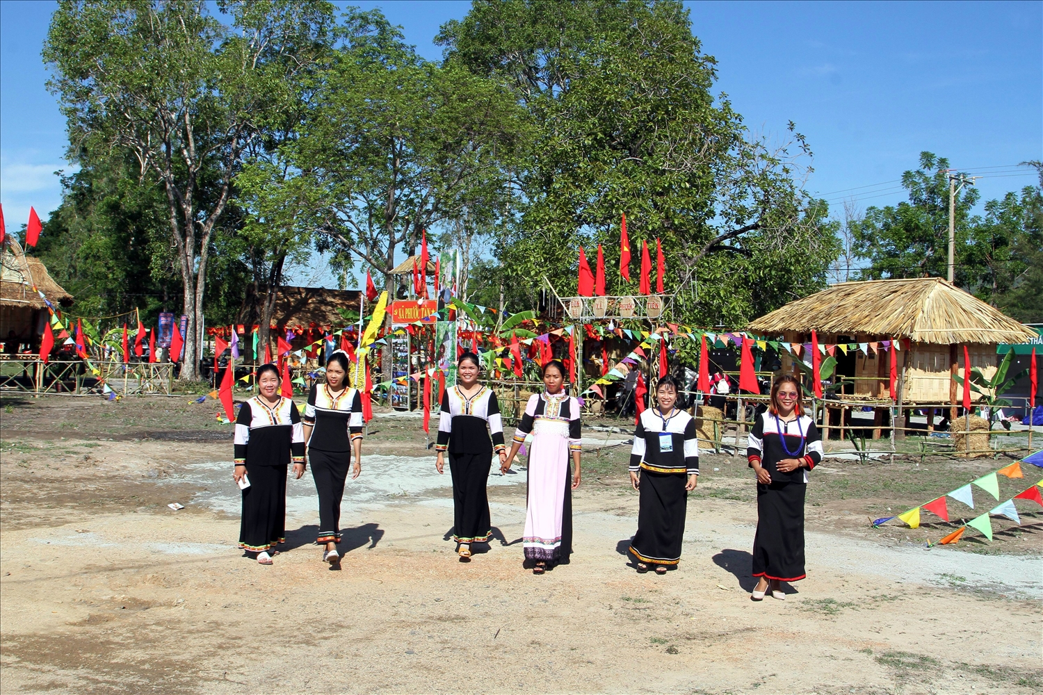 Phụ nữ Raglay tham gia Lễ hội