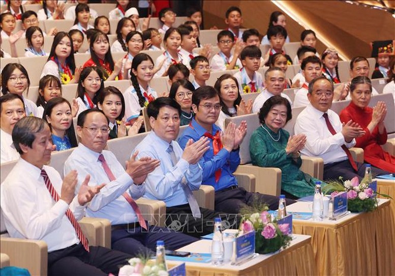 Các đại biểu dự Lễ tuyên dương Cháu ngoan Bác Hồ toàn quốc lần thứ X-năm 2025 - Ảnh: TTXVN