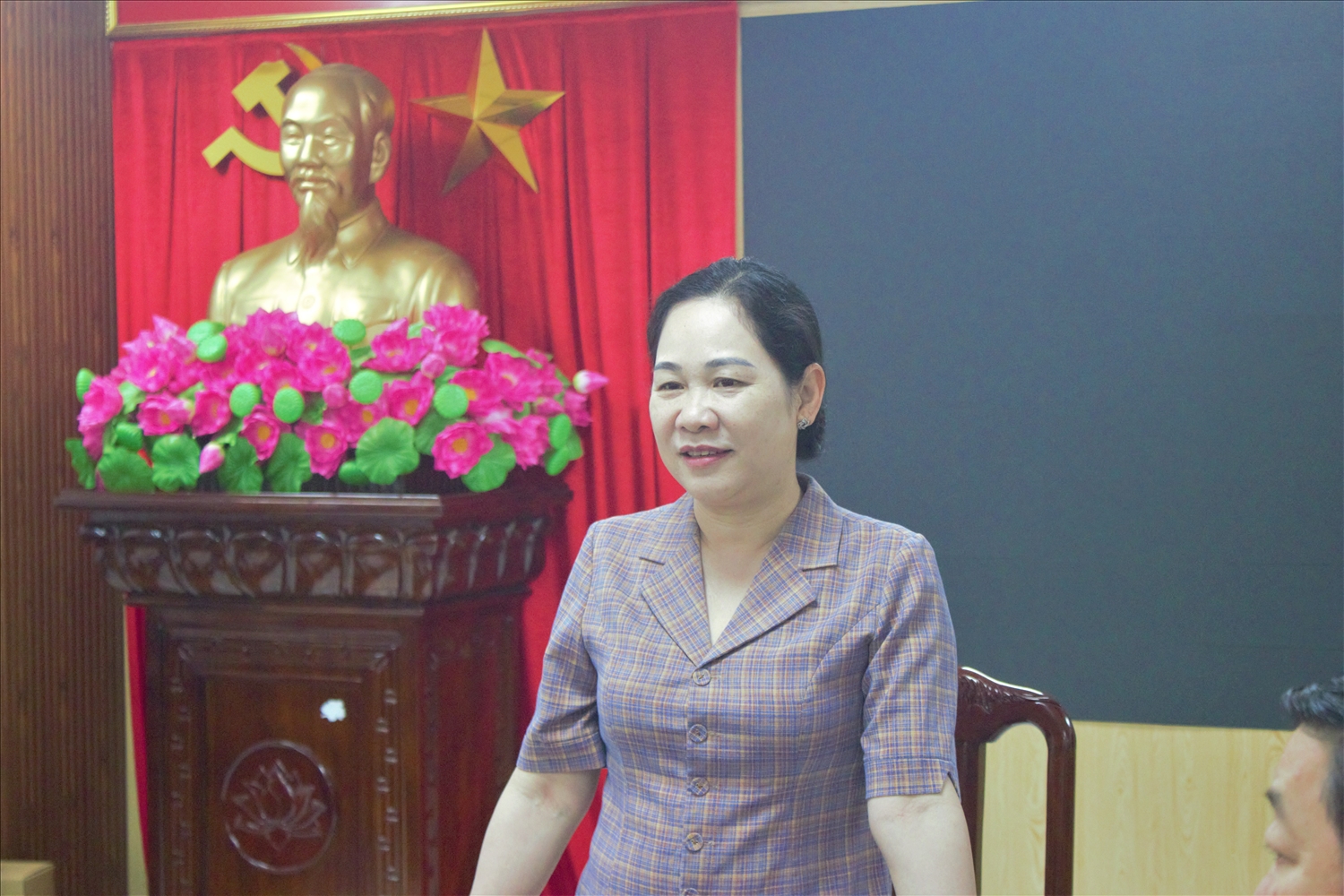 Thứ trưởng Bộ Dân tộc và Tôn giáo Nông Thị Hà phát biểu khi đến thăm, làm việc với Sở Dân tộc và Tôn giáo tỉnh Sơn La