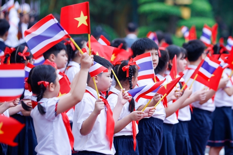 Thiếu nhi Thủ đô Hà Nội chào mừng Thủ tướng Thái Lan Paetongtarn Shinawatra thăm chính thức Việt Nam - Ảnh: VGP/Nhật Bắc
