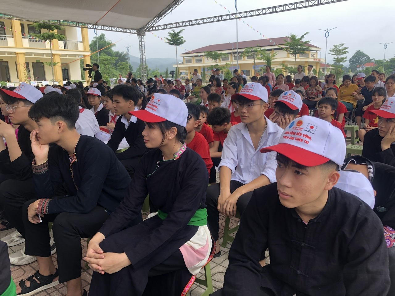 Buổi Lễ mít tinh thu hút đông đảo các em học sinh trên địa bàn tham gia