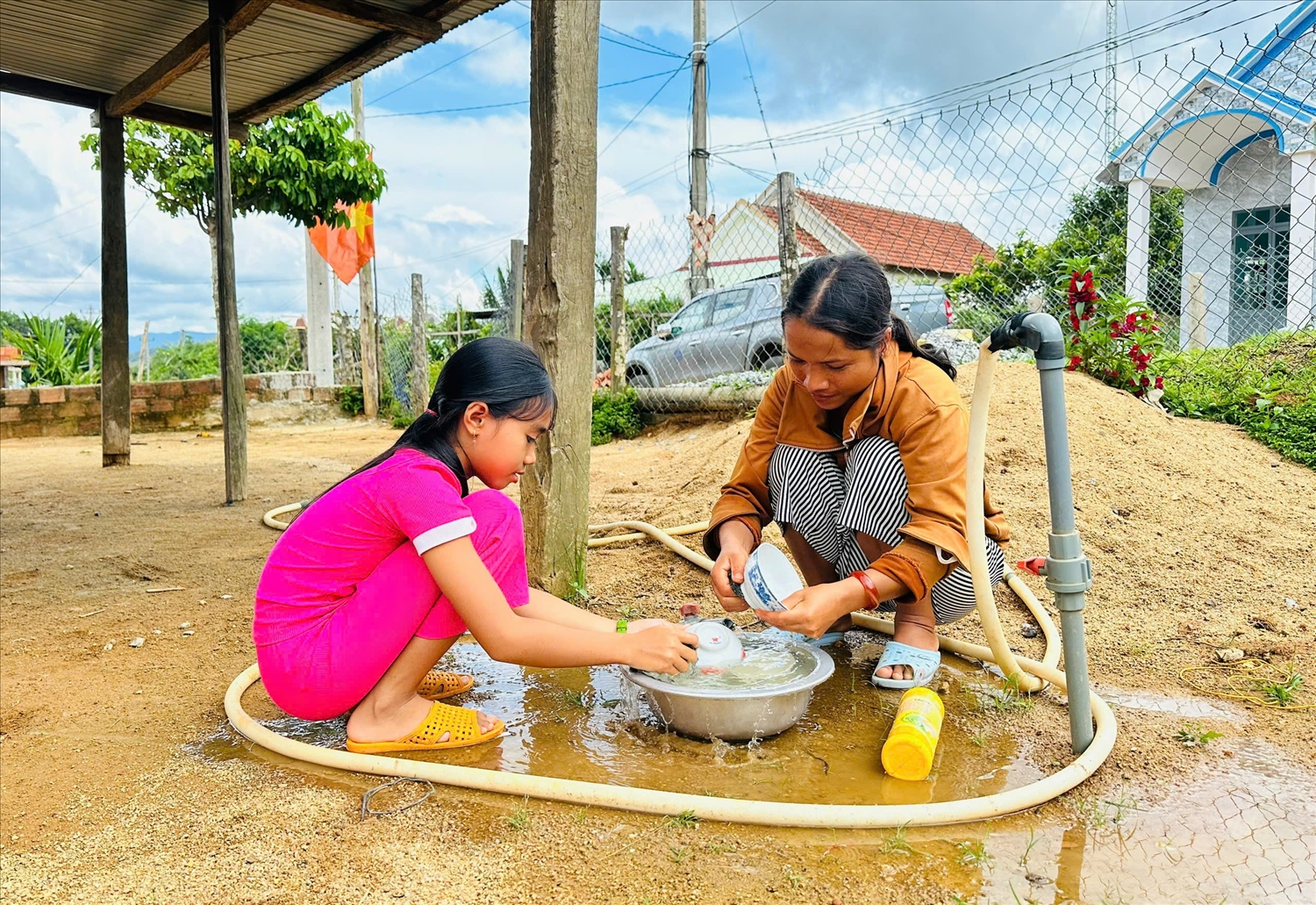 Từ nguồn vốn của Chương trình mục tiêu quốc gia phát triển kinh tế-xã hội vùng đồng bào DTTS và miền núi, các địa phương trong tỉnh Bình Định đã đầu tư hạ tầng thiết yếu phục đời sống của người dân