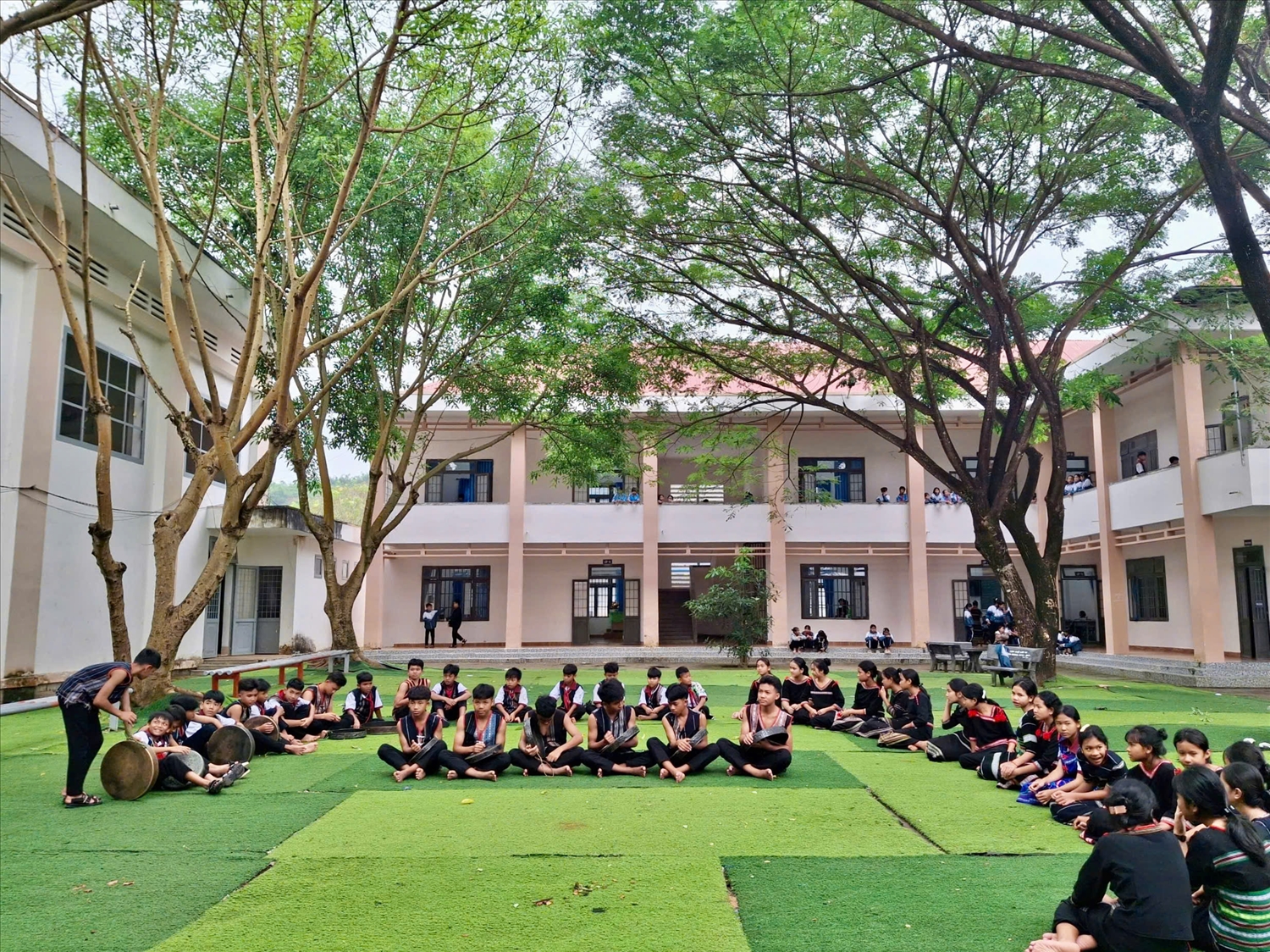 (bài CTV) Khi trường học rộn tiếng cồng chiêng 4