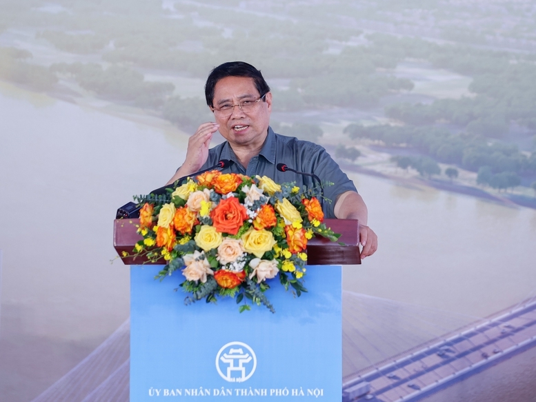 Thủ tướng mong muốn cây cầu phải là một điểm nhấn kiến trúc, tạo cảnh quan đẹp, xứng tầm và tôn vinh Hà Nội ngàn năm văn hiến, anh hùng, Thủ đô của lương tri, phẩm giá con người, Thành phố vì hòa bình - Ảnh: VGP/Nhật Bắc