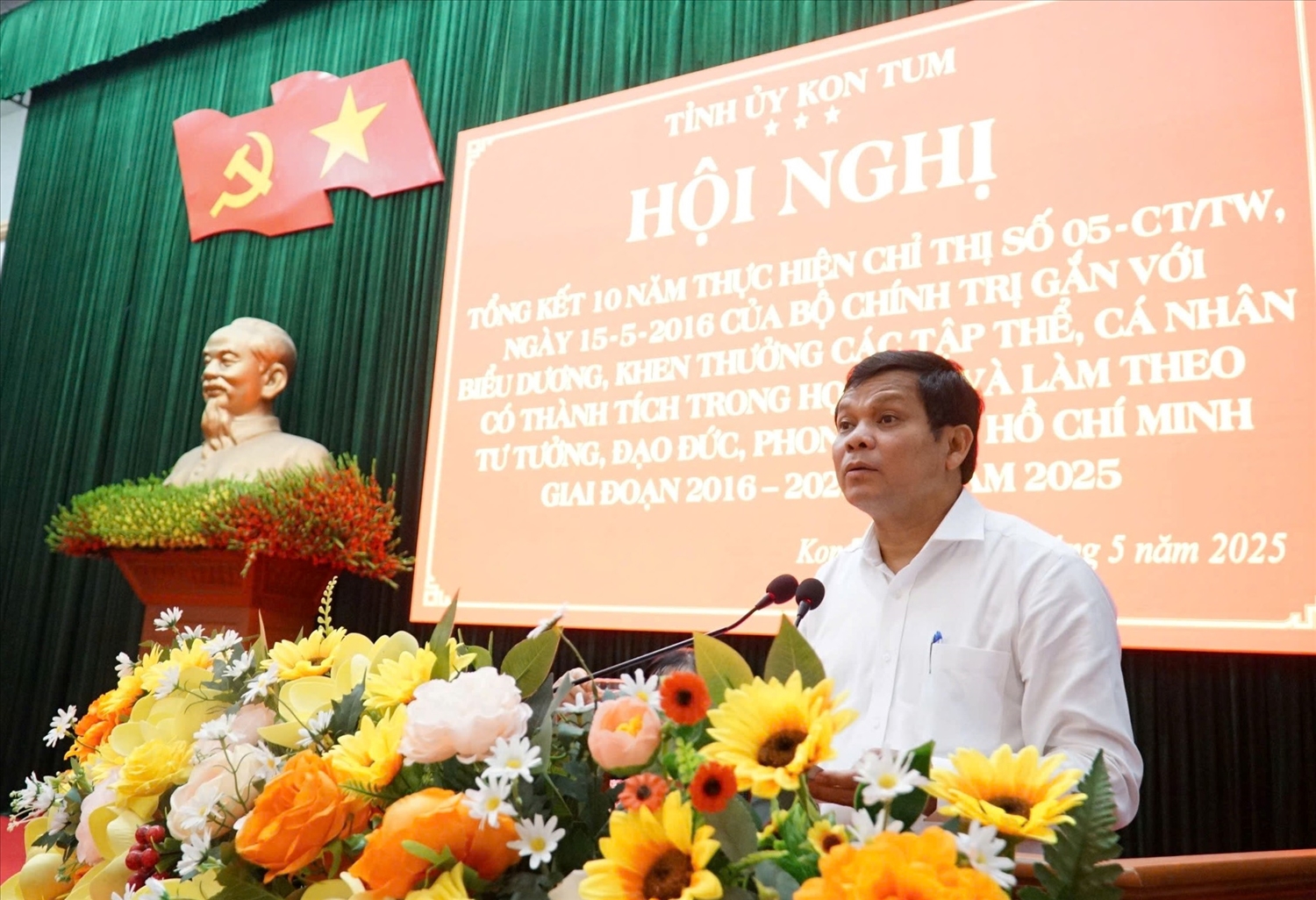 Phó Bí thư Thường trực Tỉnh ủy Kon Tum Nguyễn Đức Tuy phát biểu tại Hội nghị
