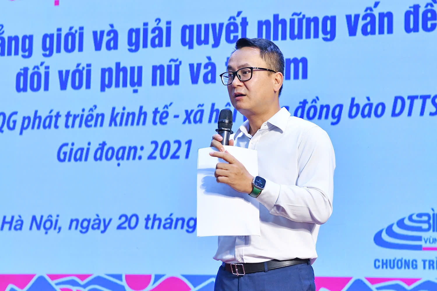 Ông Hà Việt Quân, Chánh Văn phòng Quốc gia về dân tộc và miền núi phát biểu tại Hội nghị