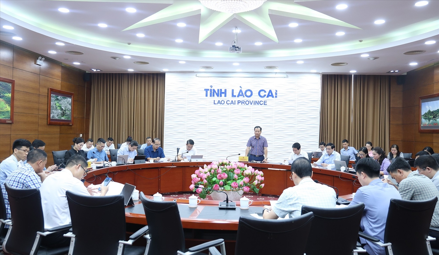 Phó Chủ tịch Thường trực UBND tỉnh Lào Cai Hoàng Quốc Khánh chủ trì hội nghị bàn giải pháp đẩy nhánh tiến độ giải ngân vốn các Chương trình MTQG