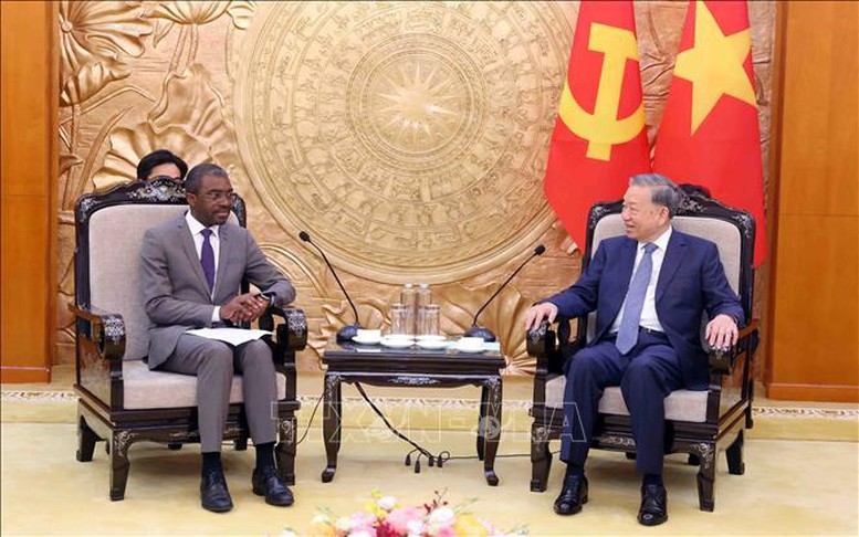Tổng Bí thư Tô Lâm tiếp ông Lazare Eloundou Assomo, Giám đốc Trung tâm Di sản Thế giới của Tổ chức Giáo dục, Khoa học và Văn hóa của Liên hợp quốc (UNESCO)
