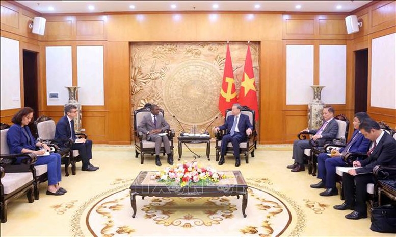 Quang cảnh buổi tiếp
