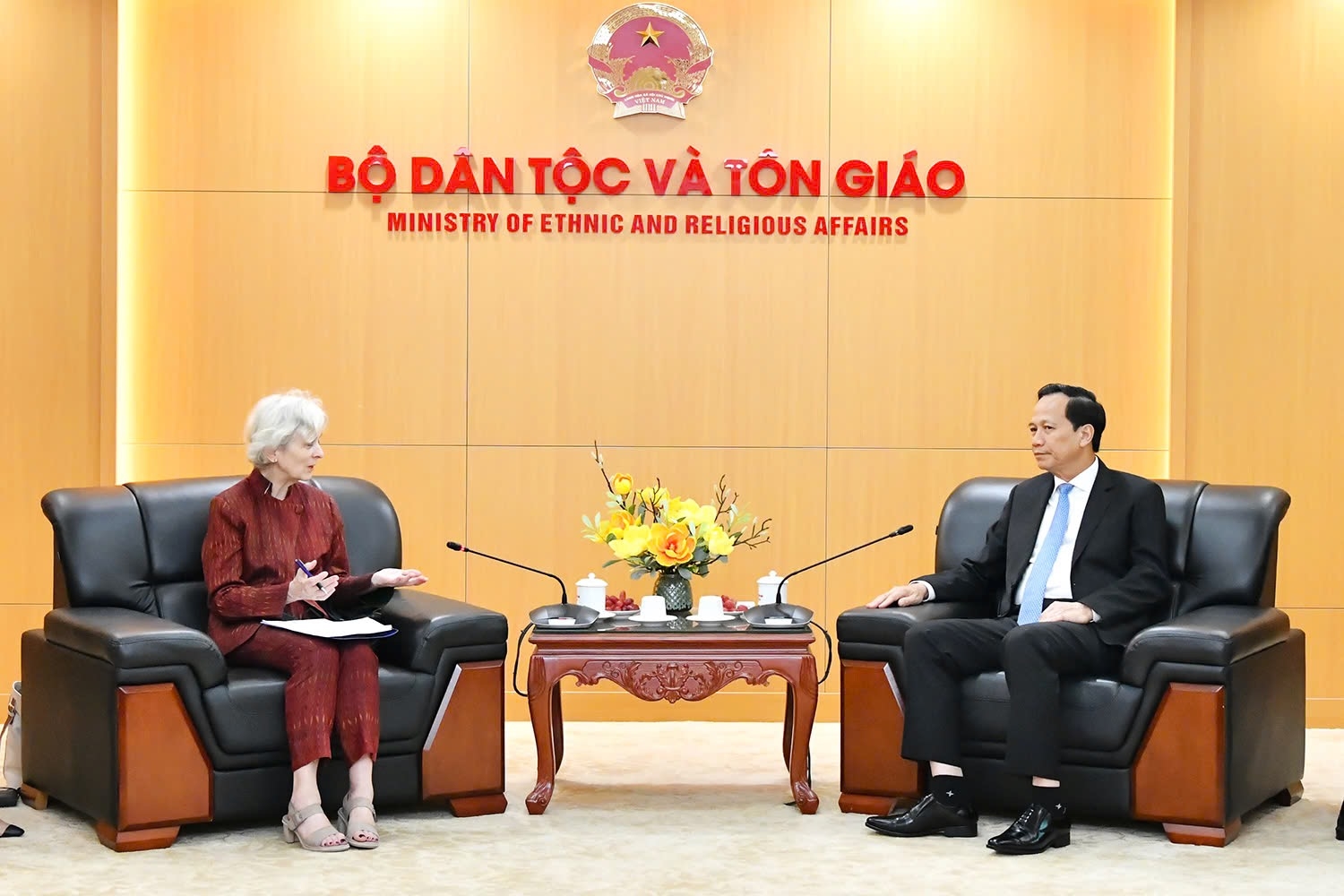 Bộ trưởng Bộ Dân tộc và Tôn giáo Đào Ngọc Dung tiếp xã giao Giám đốc Văn phòng Tổ chức Lao động Quốc tế