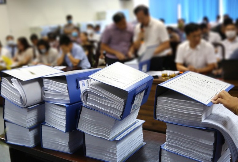 Quy trình đấu thầu hiện nay quá phức tạp và cứng nhắc, dẫn đến việc trì hoãn triển khai hàng loạt dự án đầu tư công