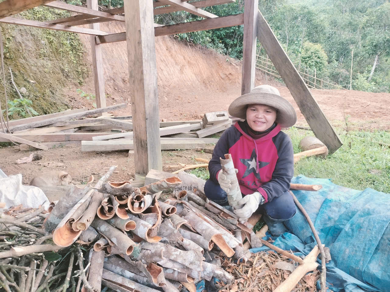 Chị Cao Thị Hiền mong mỏi được về Quảng Nam, và mong các cấp sớm giải quyết việc chồng lấn địa giới để bà con bớt thiệt thòi.