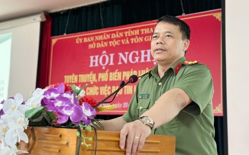 Phòng An ninh Nội địa (Công an tỉnh) truyền đạt chuyên đề tại hội nghị.