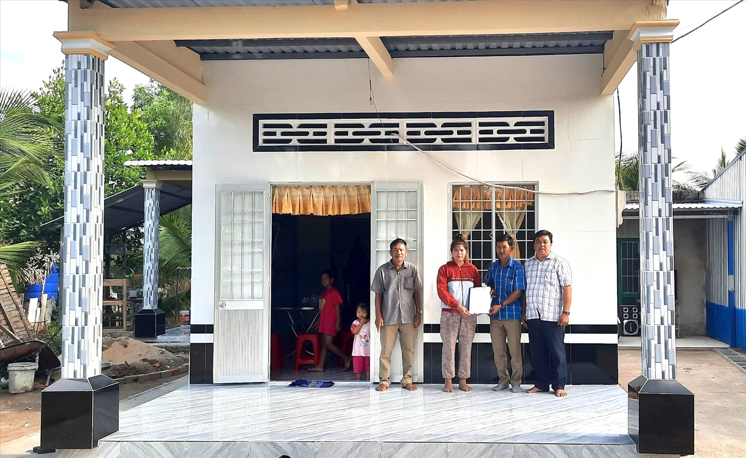 Hộ Hữu Thị Lan (ấp 11, xã Thới Bình, huyện Thới Bình( Cà Mau), là dân tộc Khmer được hỗ trợ xây nhà từ nguồn vốn thuộc Chương trình MTQG 1719 