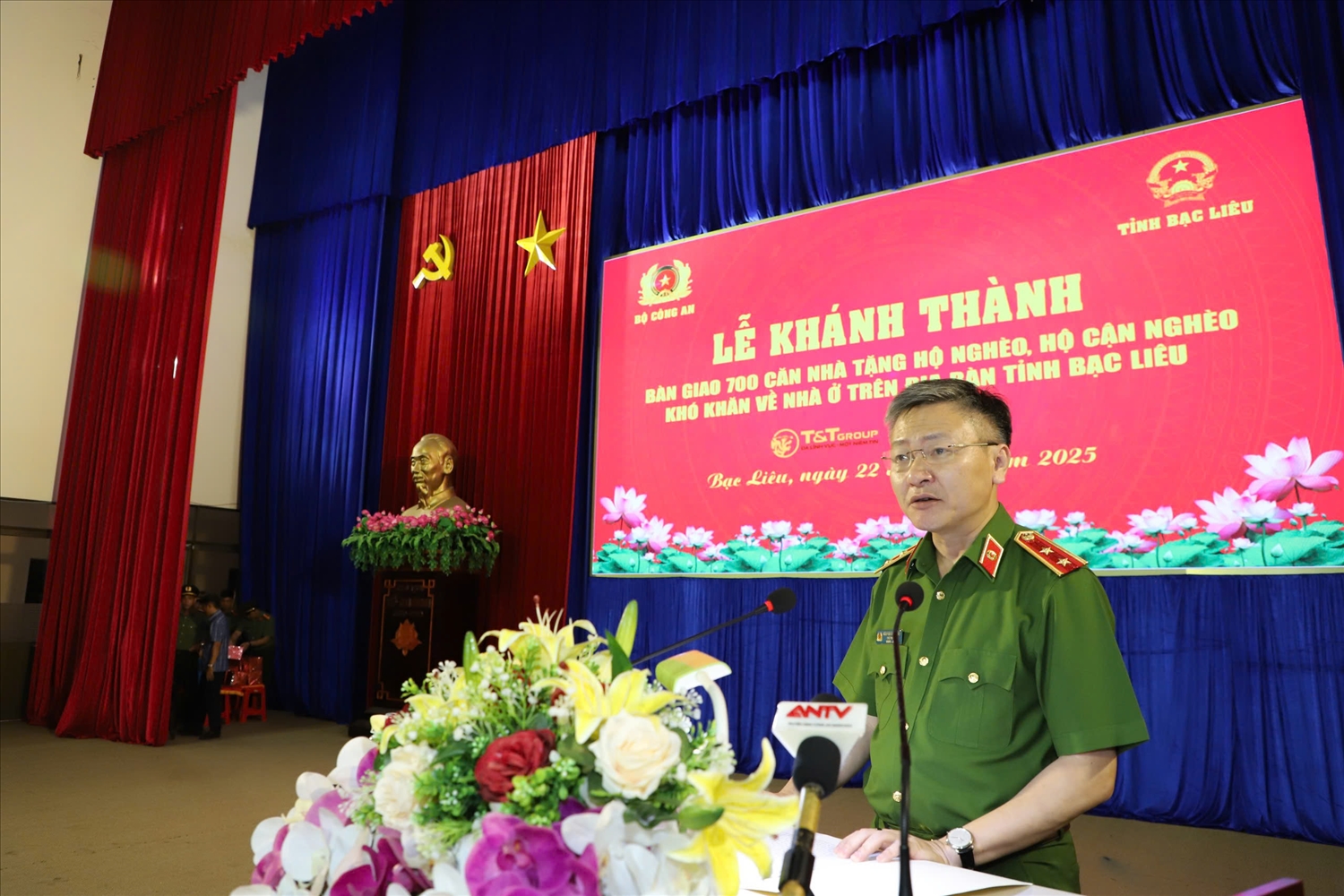 Thứ trưởng Bộ Công an Nguyễn Ngọc Lâm phát biểu tại buổi lễ khánh thành trao 700 căn nhà tại Bạc Liêu 