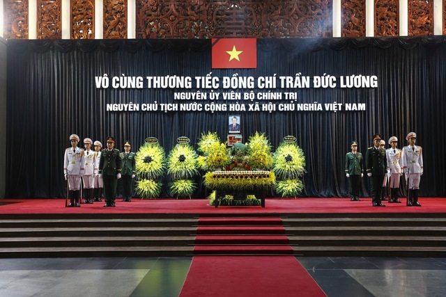 Linh cữu đồng chí Trần Đức Lương được quàn tại Nhà tang lễ Quốc gia, số 5 Trần Thánh Tông, thành phố Hà Nội - Ảnh: VGP/Nhật Bắc