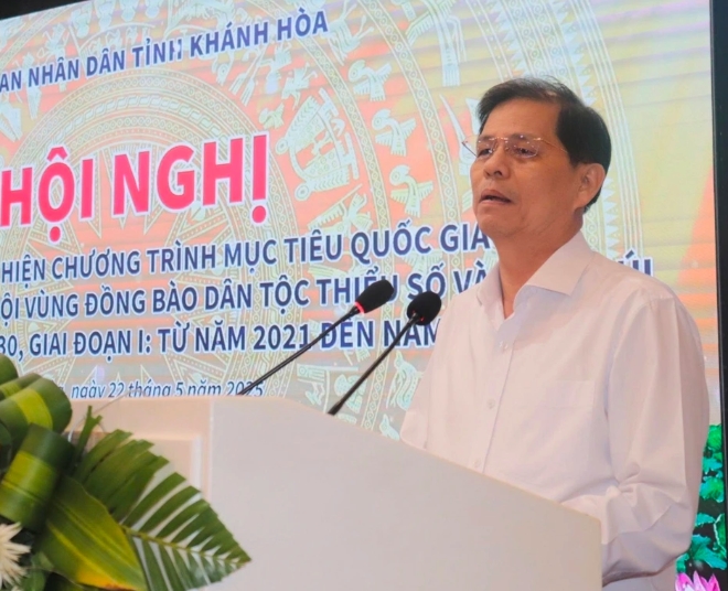 Ông Nguyễn Tấn Tuân, Chủ tịch UBND tỉnh Khánh Hoà phát biểu tại Hội nghị