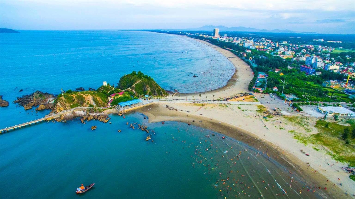 Đảo Lan Châu nhìn từ trên cao -- Ảnh: Tư Liệu