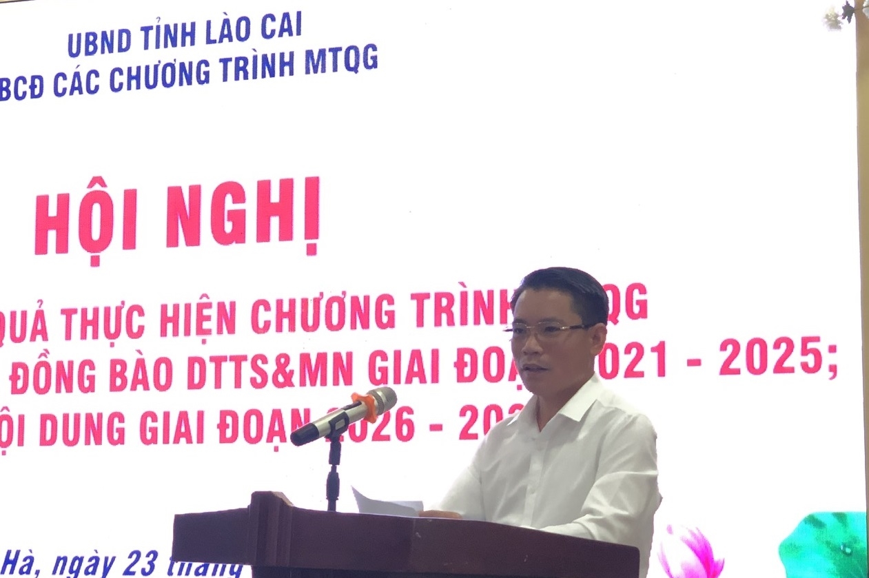 Giám đốc Sở Dân tộc và Tôn giáo Lào Cai Nguyễn Xuân Nhẫn phát biểu tịa hội nghị