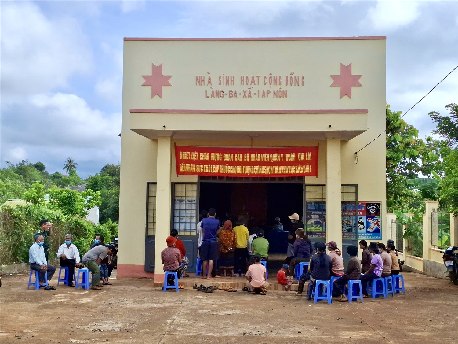 Hàng trăm người dân vùng biên giới tỉnh Gia Lai được chăm sóc sức khỏe, nâng cao ý thức phòng chống bệnh