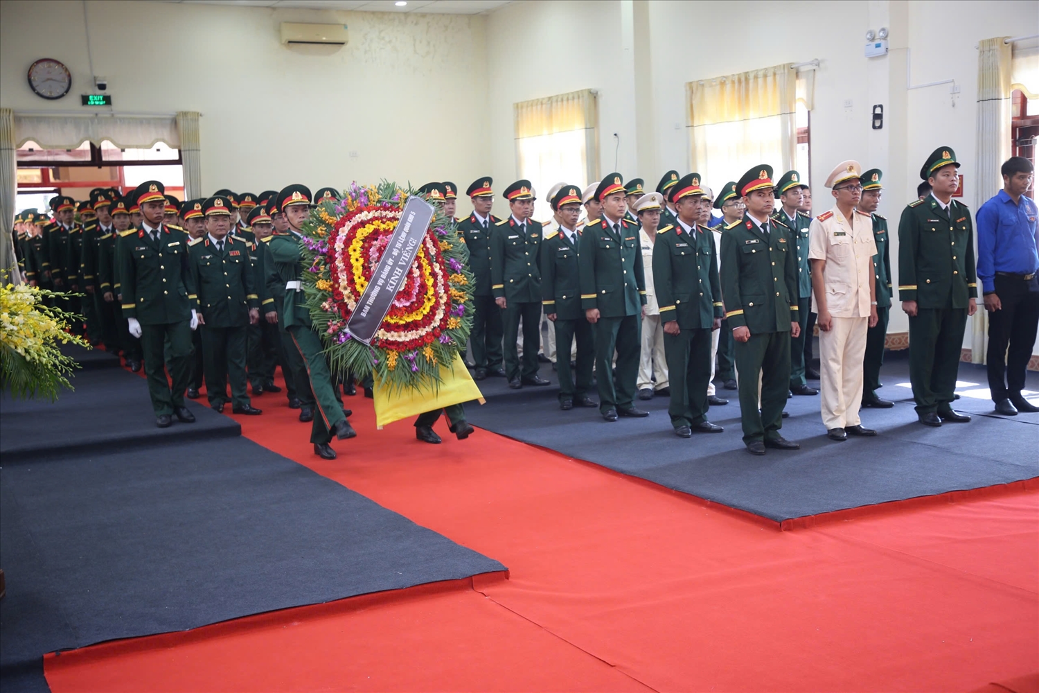 Các đoàn đại biểu vào viếng Nguyên Chủ tịch nước Trần Đức Lương.