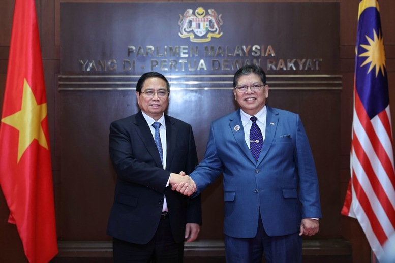 Thủ tướng Phạm Minh Chính hội kiến với Chủ tịch Hạ viện Malaysia Dato' Johari Bin Abdul - Ảnh: VGP/Nhật Bắc