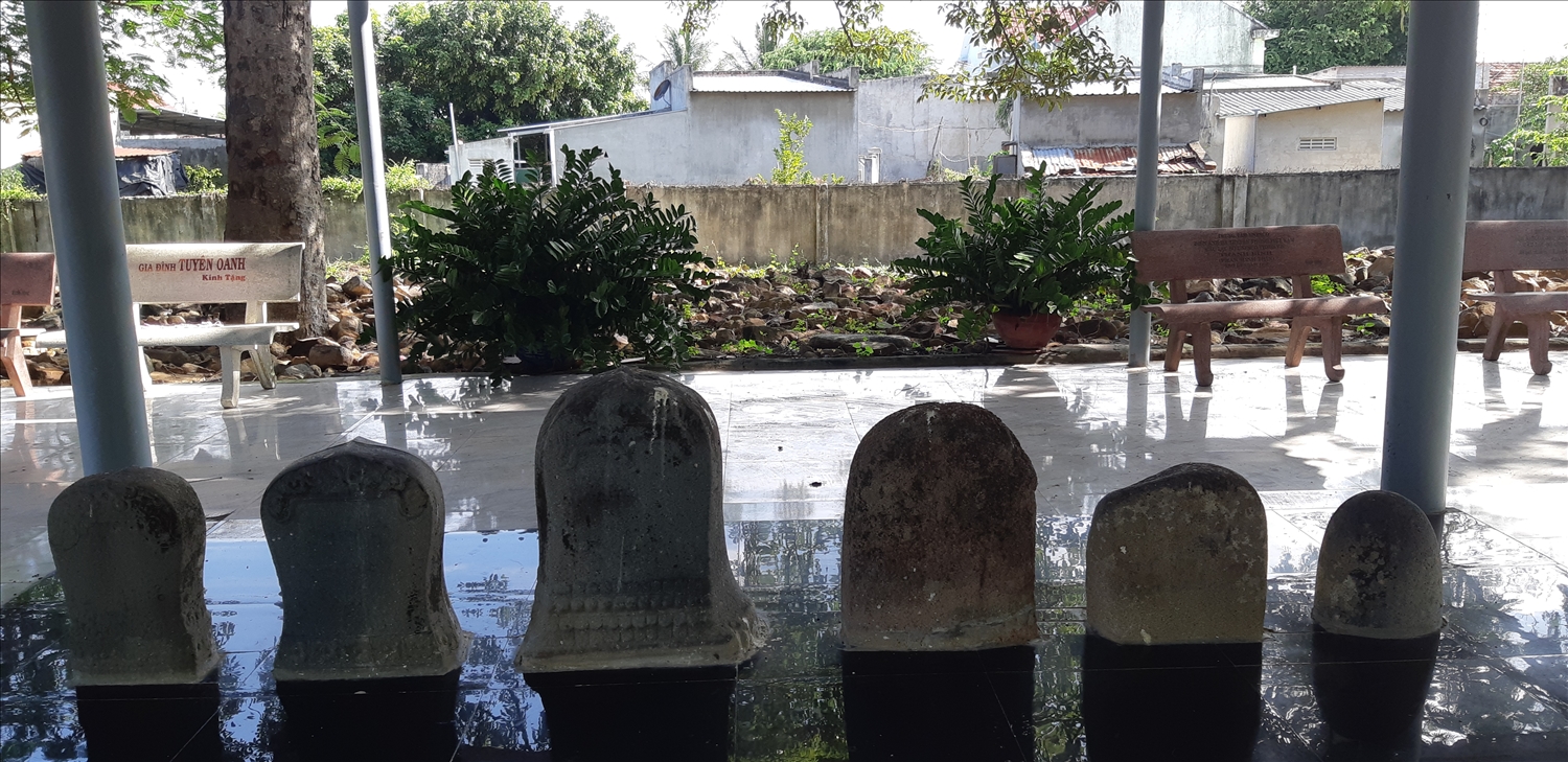 Hàng đá Kut tại di tích Po Klong Halau