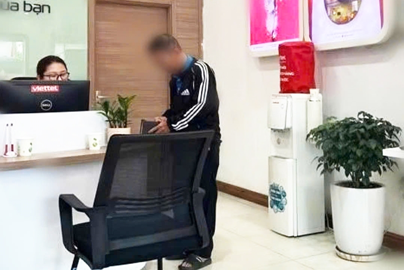 Ông N.V.T. đến Cửa hàng Viettel để yêu cầu chuyển tiền và được ngăn chặn kịp thời