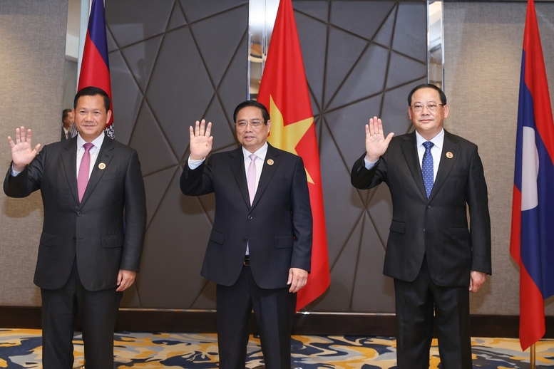Thủ tướng Phạm Minh Chính cùng Thủ tướng Vương quốc Campuchia Samdech Thipadei Hun Manet và Thủ tướng CHDCND Lào Sonexay Siphandone - Ảnh: VGP/Nhật Bắc