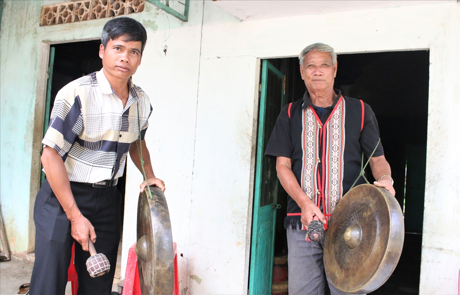 Đội ngũ Người có uy tín trên địa bàn thành phố Kon Tum còn tiên phong trong công tác tuyên tuyền, vận động người dân bảo tồn bản sắc văn hóa truyền thống của dân tộc