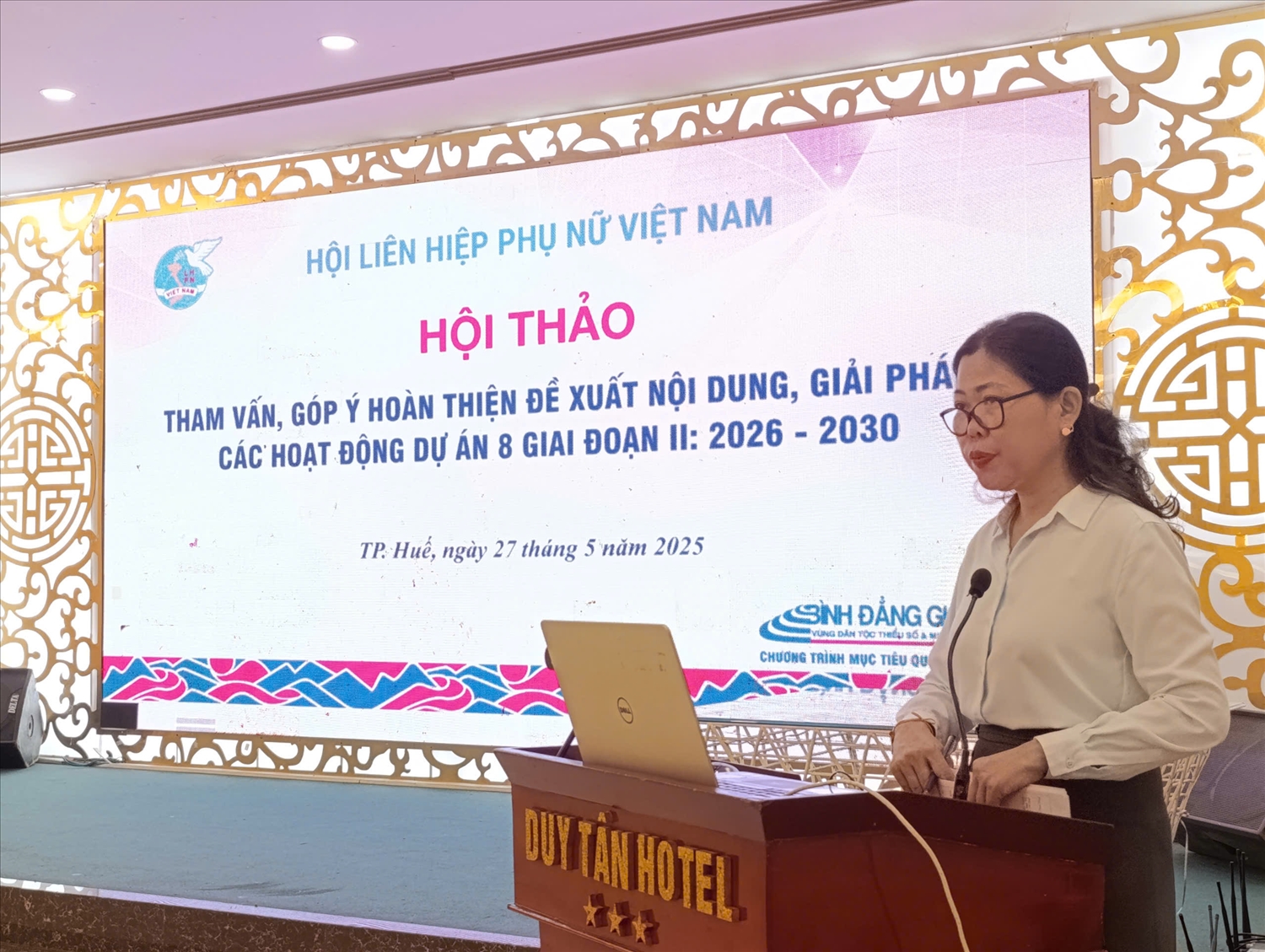 Bà Lò Thị Thu Thủy, Phó Trưởng Ban Tuyên giáo phát biểu tại Hội thảo
