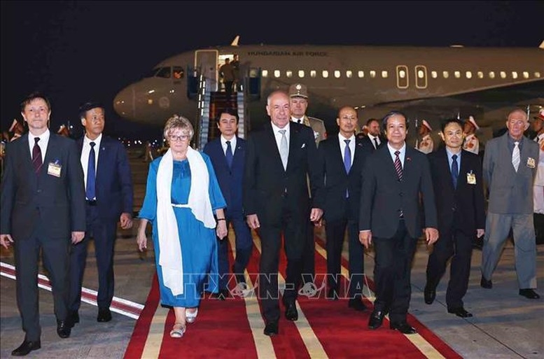 Tổng thống Hungary Sulyok Tamás và Phu nhân đến Hà Nội, bắt đầu thăm chính thức Việt Nam