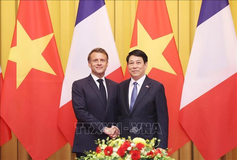 Chủ tịch nước Lương Cường và Tổng thống Cộng hòa Pháp Emmanuel Macron. Ảnh: TTXVN