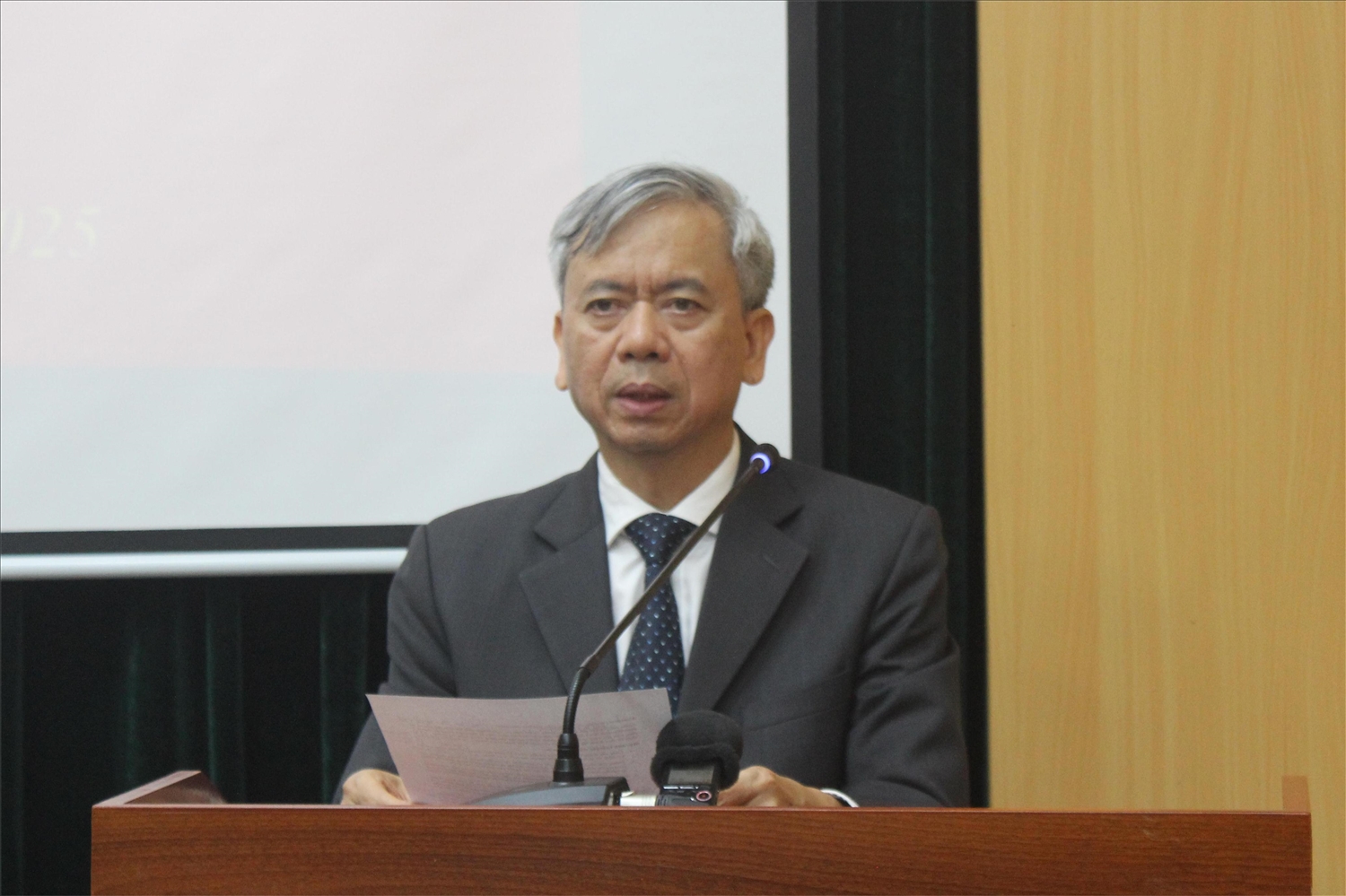 Ông Phan Văn Hùng, Phó Chủ tịch Hội người cao tuổi Việt Nam phát biểu tại buổi họp báo
