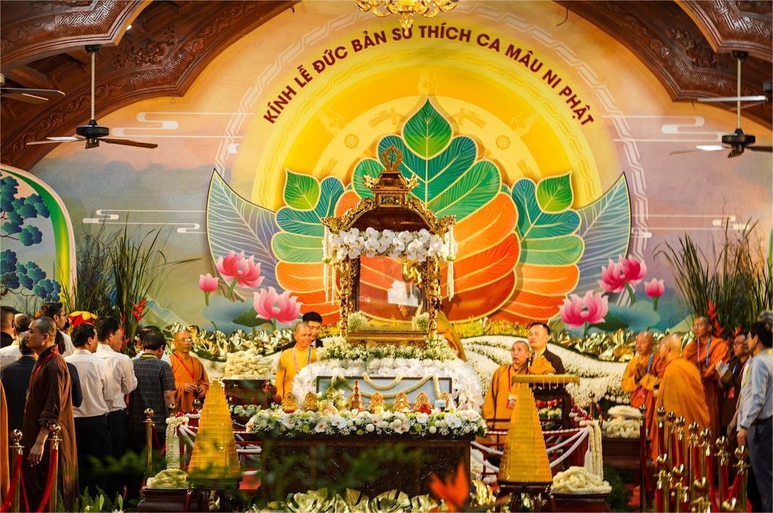 Sau đó, xá lợi được cung rước và an vị tại chính điện chùa Chuông để tiến hành làm lễ tôn trí và an vị tại chùa Chuông.