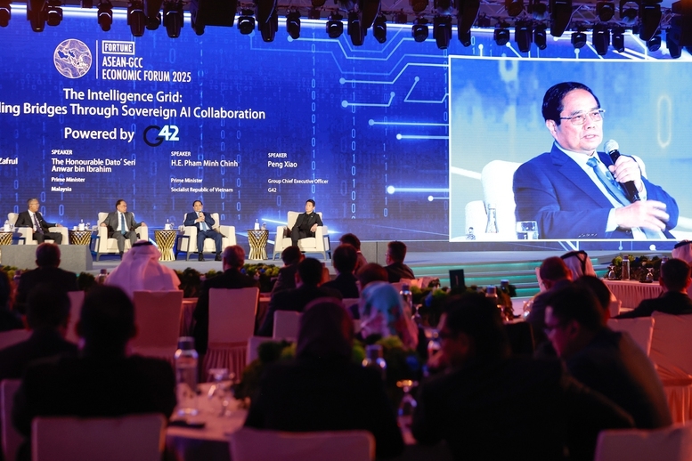 Thủ tướng Phạm Minh Chính cho rằng AI có điểm tốt và điểm xấu, vấn đề là khai thác phát huy hết điểm tốt và hạn chế tối đa mặt tiêu cực, đây là bài toán đặt ra mà tất cả chúng ta phải suy nghĩ và phải làm - Ảnh: VGP/Nhật Bắc