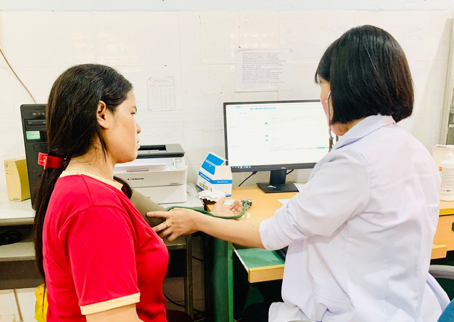 Phụ nữ DTTS quan tâm chăm sóc sức khoẻ của bản thân, thường xuyên thăm khám định kỳ tại các cơ sở y tế