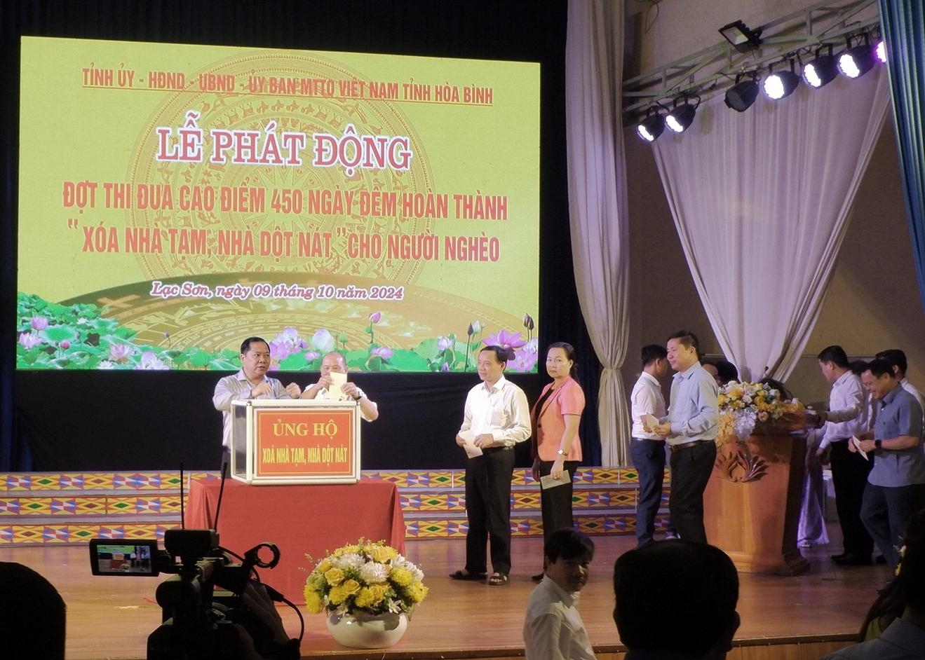 Tỉnh Hoà Bình phát động đợt thi đua cao điểm 450 ngày đêm hoàn thành “xóa nhà tạm, nhà dột nát”cho hộ nghèo. Ảnh: hoabinh.gov.vn