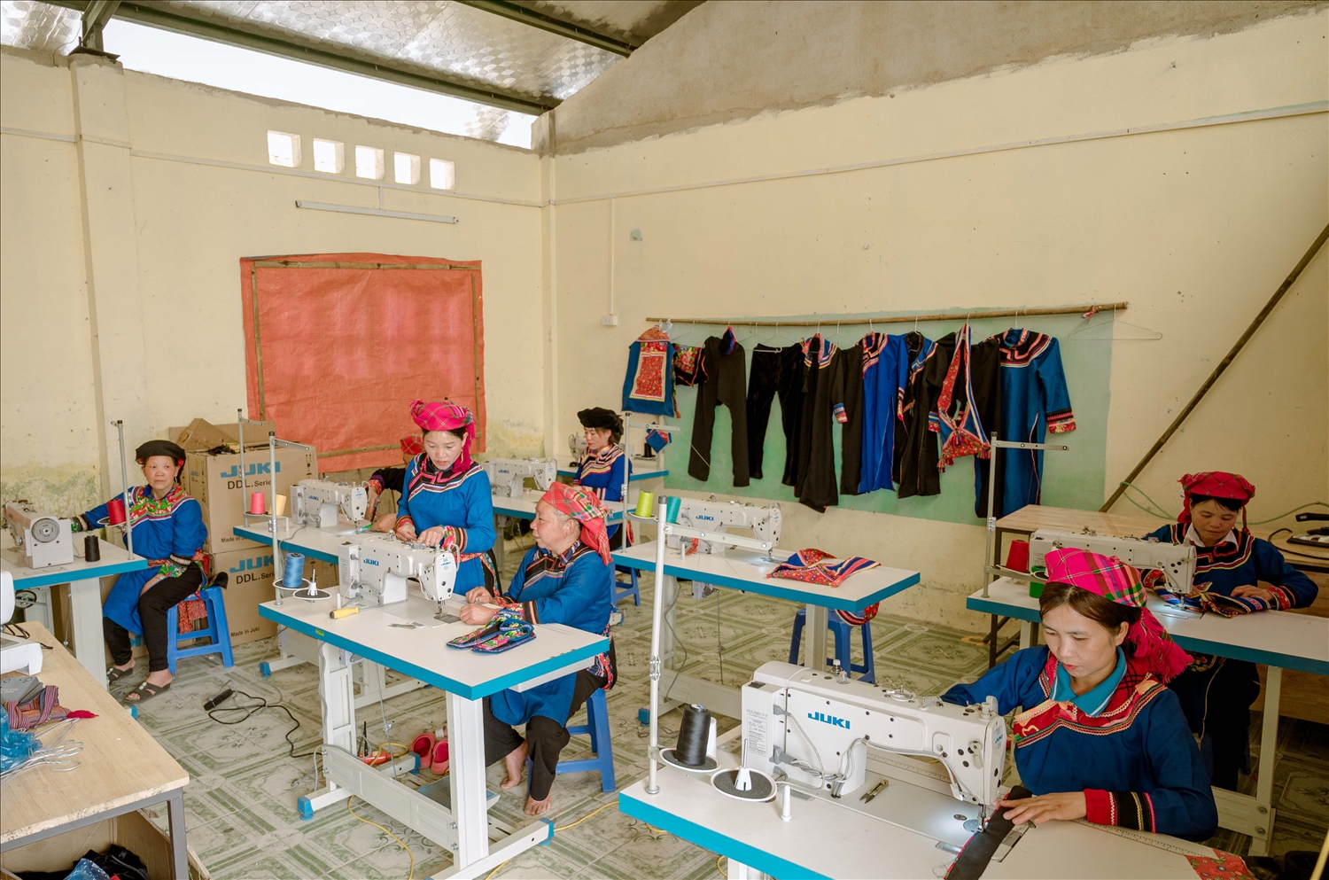 Nhóm cộng đồng bảo tồn nghề thêu thổ cẩm và may trang phục truyền thống dân tộc Cờ Lao thôn Tà Chải xã Túng Sán, huyện Hoàng Su Phì
