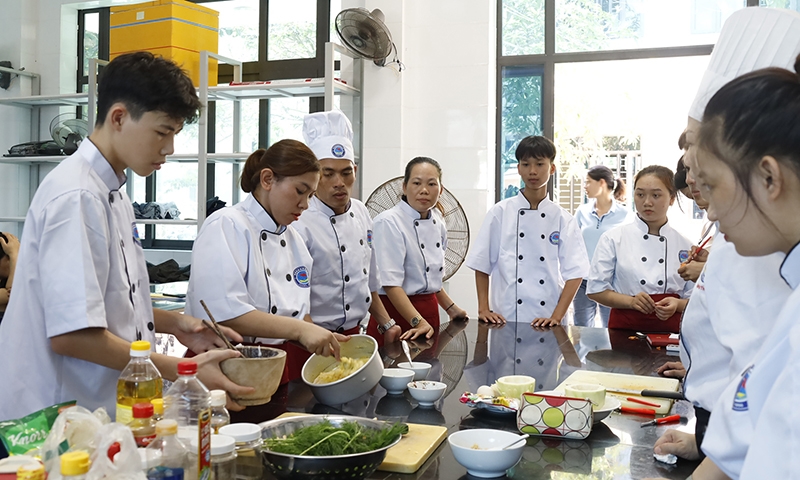 Ngành du lịch Quảng Bình và các đại phương tăng cường tổ chức đào tạo, tập huấn cho đội ngũ phục vụ khách du lịch 